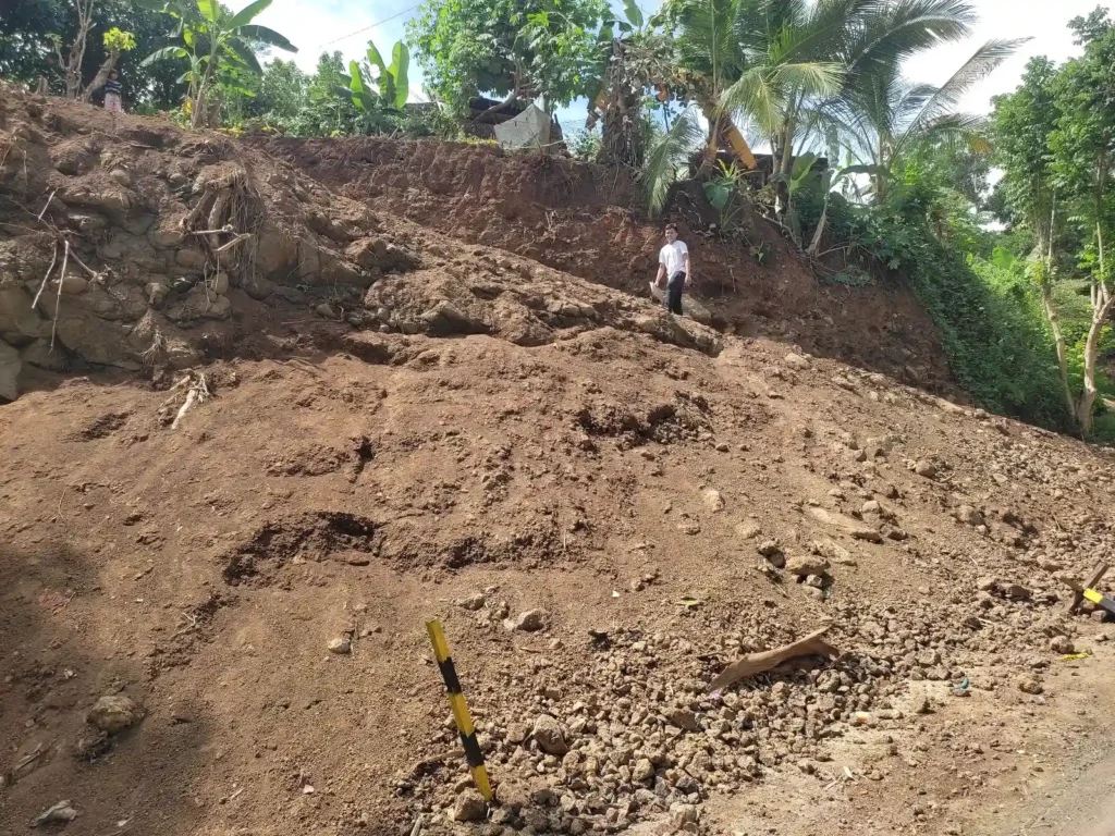 Retaining wall construction 1000005680