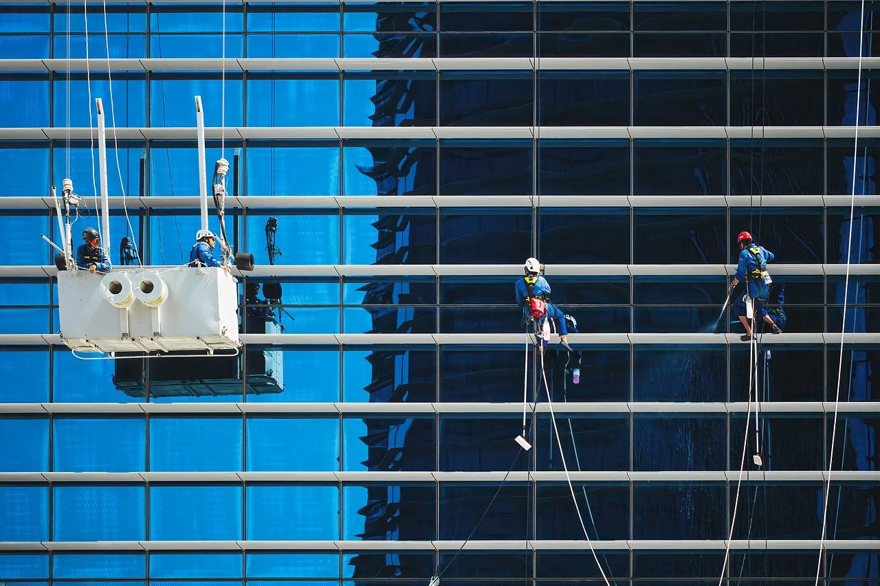 Workers, windows, building