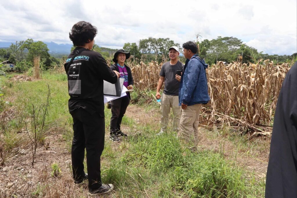 🚧 how contractors can spot toxic clients: a real case study from cagayan de oro 7 Group of contractors and client walking away from a farm plot.