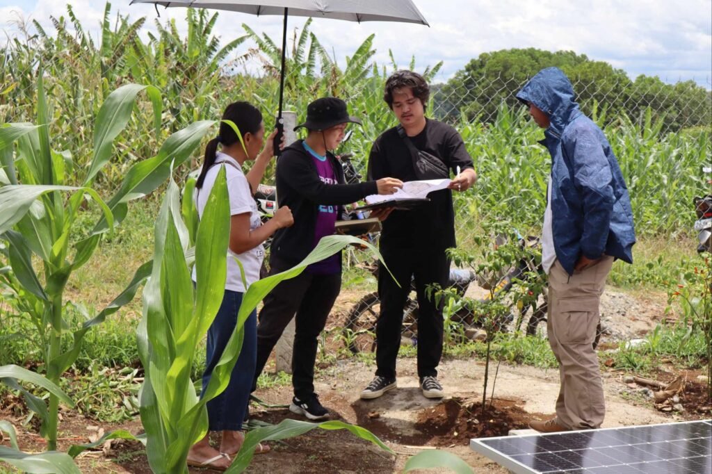 🚧 how contractors can spot toxic clients: a real case study from cagayan de oro 2 Client discussing project details while standing in a farm with corn crops.